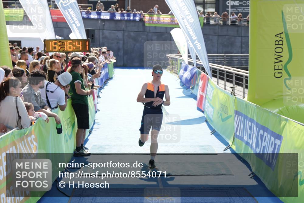 10.08.2025 - GEWOBA Citytriathlon Bremen H.Heesch http://msf.ph/oto/8554071 10.08.2025 15:16:45 Ziel 4, 197 meine-sportfotos.de