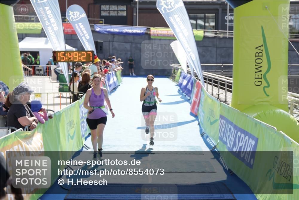 10.08.2025 - GEWOBA Citytriathlon Bremen H.Heesch http://msf.ph/oto/8554073 10.08.2025 15:49:31 Ziel 6, 364, 476, 477 meine-sportfotos.de