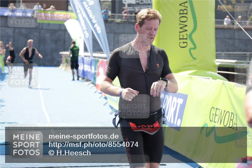 10.08.2025 - GEWOBA Citytriathlon Bremen H.Heesch http://msf.ph/oto/8554074 10.08.2025 14:05:48 Ziel 668, 839, 973 meine-sportfotos.de