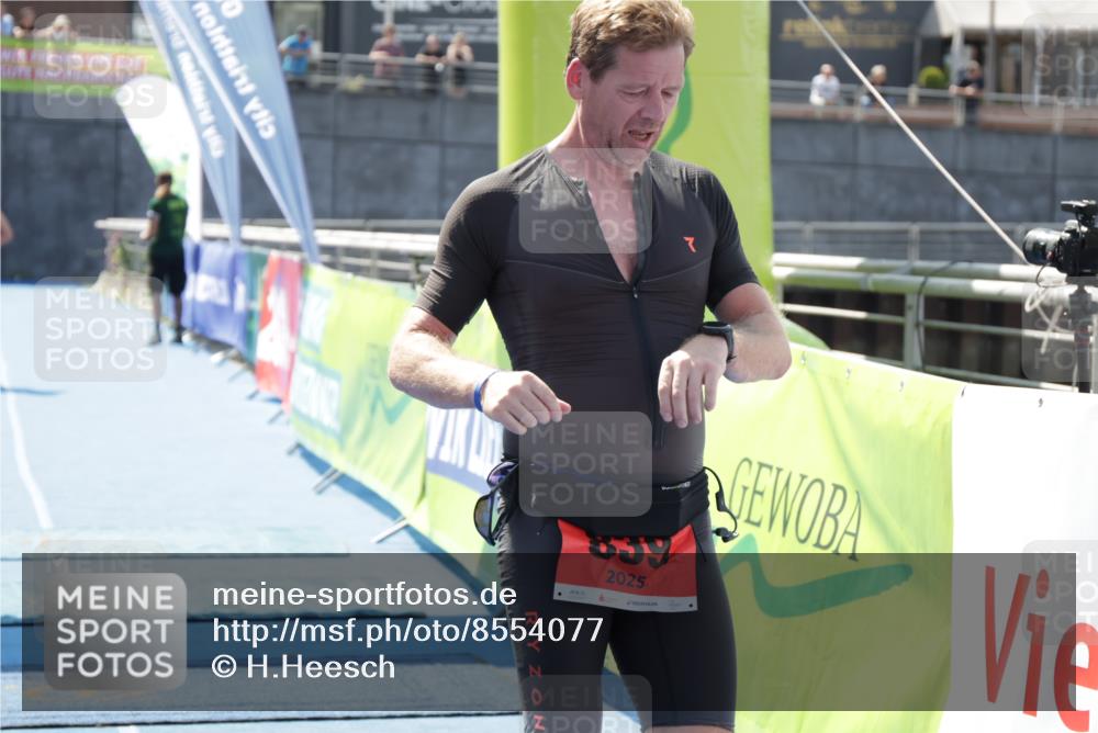 10.08.2025 - GEWOBA Citytriathlon Bremen H.Heesch http://msf.ph/oto/8554077 10.08.2025 14:05:48 Ziel 668, 839, 973 meine-sportfotos.de