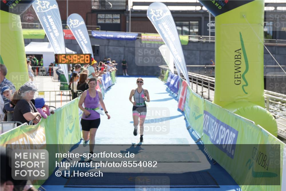 10.08.2025 - GEWOBA Citytriathlon Bremen H.Heesch http://msf.ph/oto/8554082 10.08.2025 15:49:32 Ziel 6, 364, 476, 477 meine-sportfotos.de