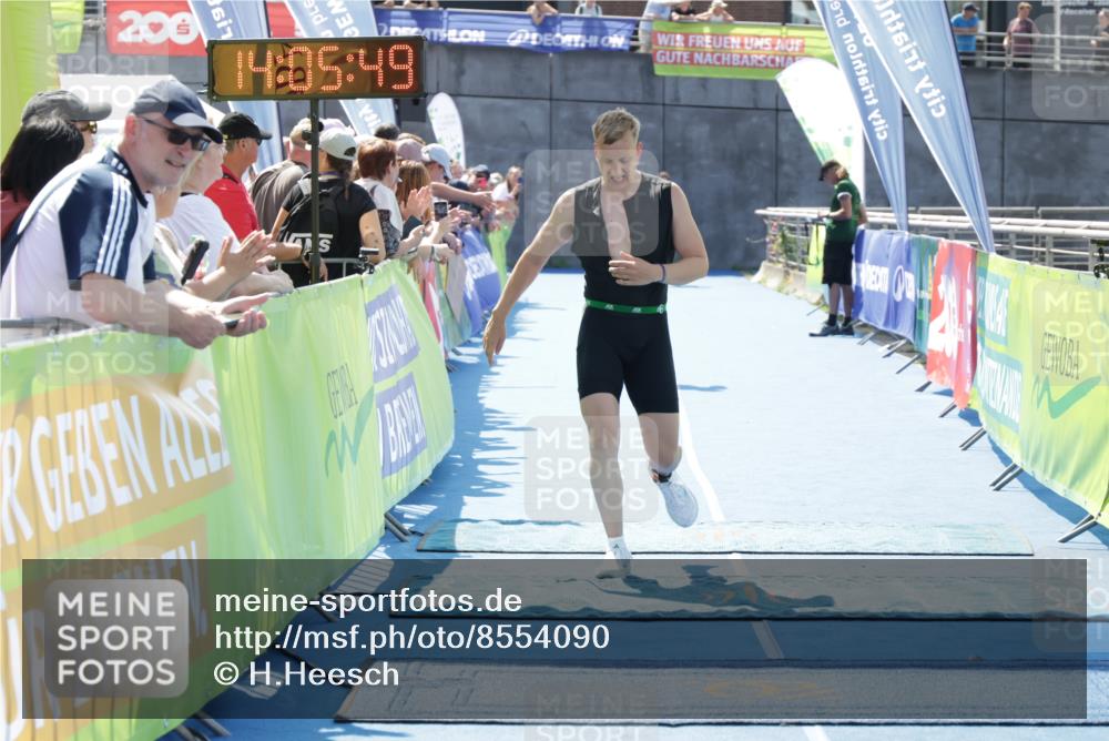 10.08.2025 - GEWOBA Citytriathlon Bremen H.Heesch http://msf.ph/oto/8554090 10.08.2025 14:05:52 Ziel 668, 839, 973 meine-sportfotos.de