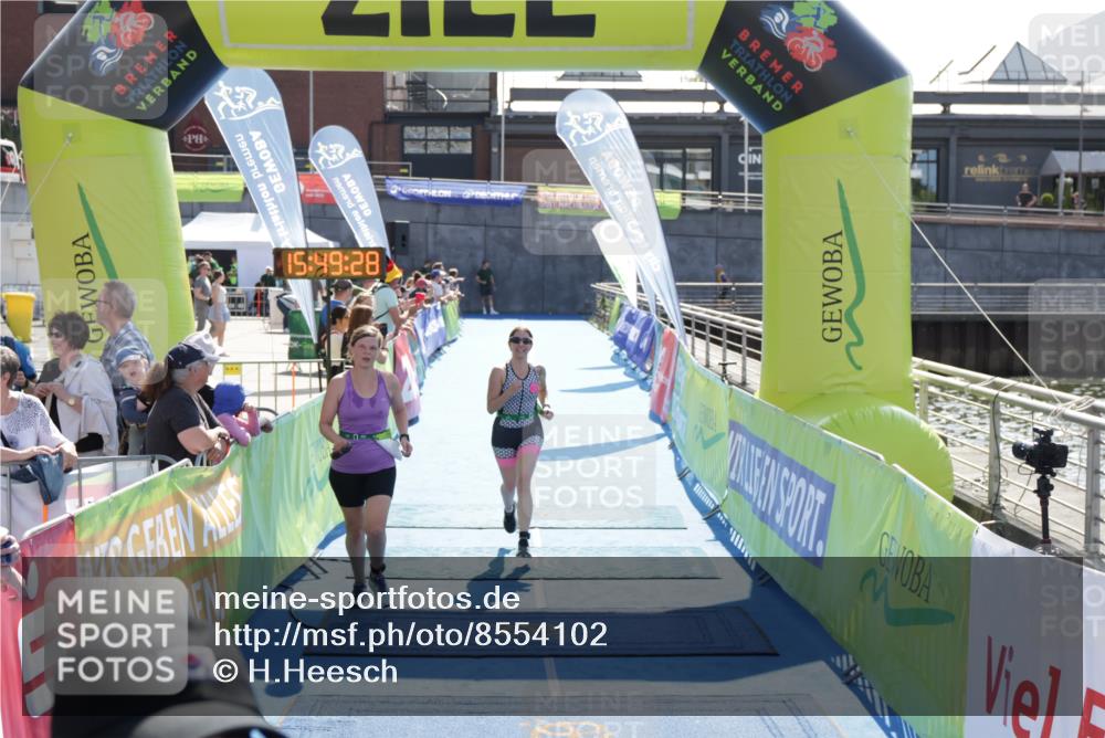 10.08.2025 - GEWOBA Citytriathlon Bremen H.Heesch http://msf.ph/oto/8554102 10.08.2025 15:49:32 Ziel 6, 364, 476, 477 meine-sportfotos.de