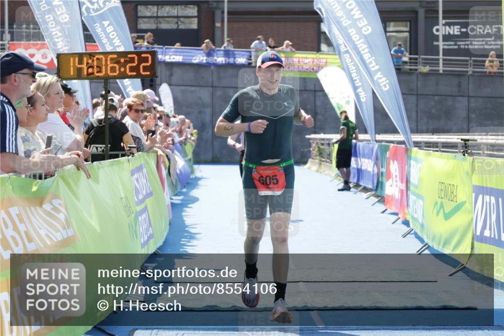 10.08.2025 - GEWOBA Citytriathlon Bremen H.Heesch http://msf.ph/oto/8554106 10.08.2025 14:06:26 Ziel 605, 623, 640, 660 meine-sportfotos.de