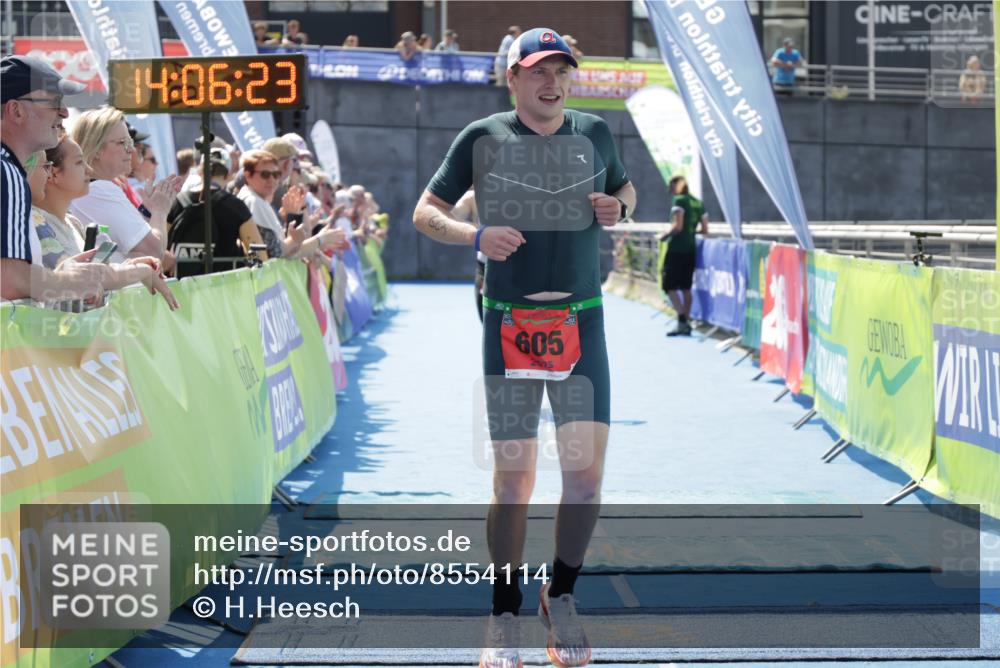 10.08.2025 - GEWOBA Citytriathlon Bremen H.Heesch http://msf.ph/oto/8554114 10.08.2025 14:06:26 Ziel 605, 623, 640, 660 meine-sportfotos.de