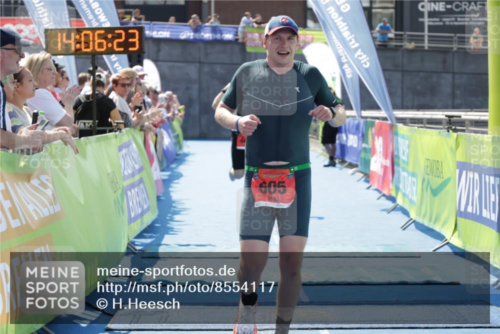 10.08.2025 - GEWOBA Citytriathlon Bremen H.Heesch http://msf.ph/oto/8554117 10.08.2025 14:06:27 Ziel 605, 623, 640, 660 meine-sportfotos.de