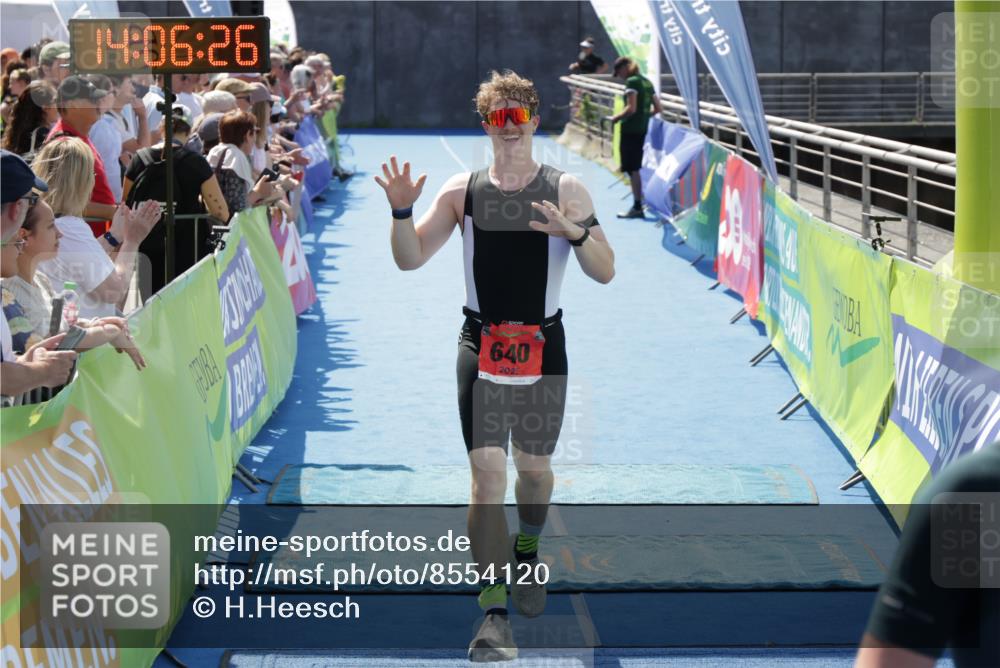 10.08.2025 - GEWOBA Citytriathlon Bremen H.Heesch http://msf.ph/oto/8554120 10.08.2025 14:06:29 Ziel 605, 640, 660 meine-sportfotos.de