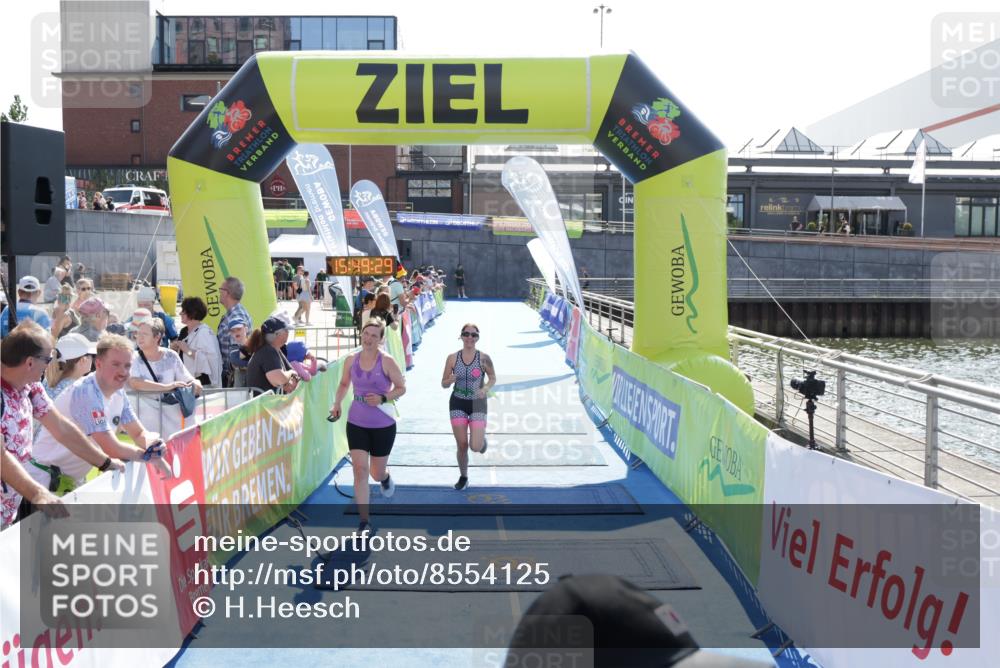 10.08.2025 - GEWOBA Citytriathlon Bremen H.Heesch http://msf.ph/oto/8554125 10.08.2025 15:49:33 Ziel 6, 364, 476, 477 meine-sportfotos.de