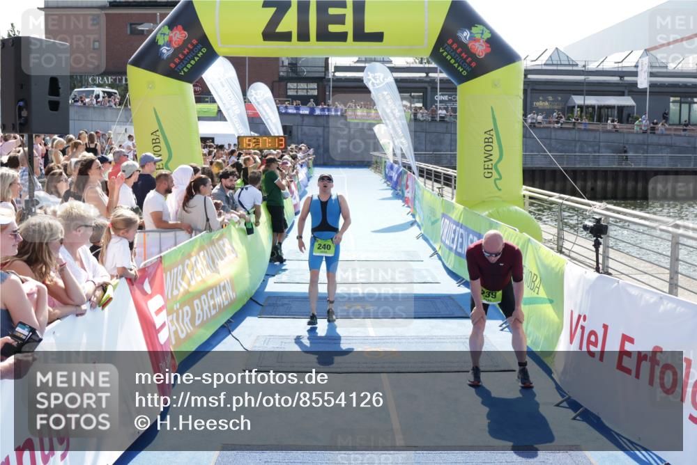 10.08.2025 - GEWOBA Citytriathlon Bremen H.Heesch http://msf.ph/oto/8554126 10.08.2025 15:17:17 Ziel 240 meine-sportfotos.de