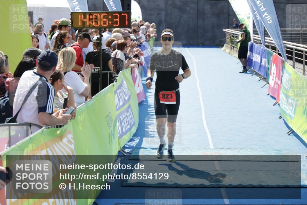 10.08.2025 - GEWOBA Citytriathlon Bremen H.Heesch http://msf.ph/oto/8554129 10.08.2025 14:06:41 Ziel 823 meine-sportfotos.de