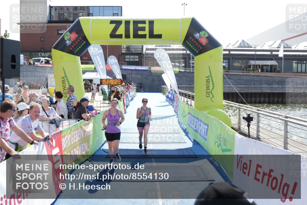 10.08.2025 - GEWOBA Citytriathlon Bremen H.Heesch http://msf.ph/oto/8554130 10.08.2025 15:49:33 Ziel 6, 364, 476, 477 meine-sportfotos.de