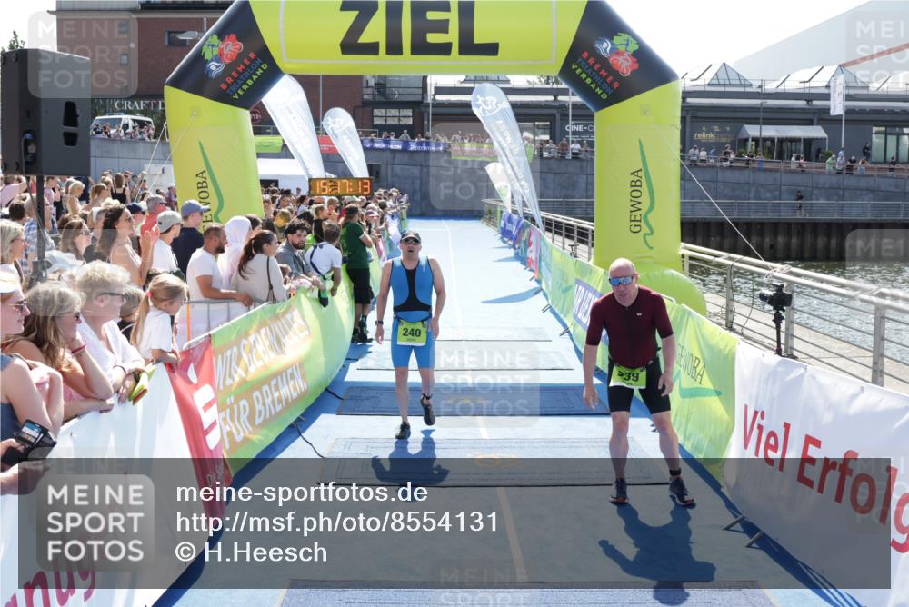 10.08.2025 - GEWOBA Citytriathlon Bremen H.Heesch http://msf.ph/oto/8554131 10.08.2025 15:17:17 Ziel 240 meine-sportfotos.de