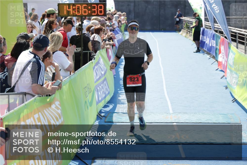 10.08.2025 - GEWOBA Citytriathlon Bremen H.Heesch http://msf.ph/oto/8554132 10.08.2025 14:06:41 Ziel 823 meine-sportfotos.de
