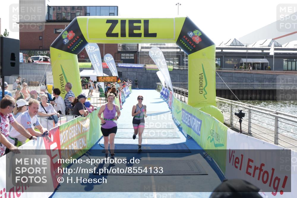 10.08.2025 - GEWOBA Citytriathlon Bremen H.Heesch http://msf.ph/oto/8554133 10.08.2025 15:49:33 Ziel 6, 364, 476, 477 meine-sportfotos.de