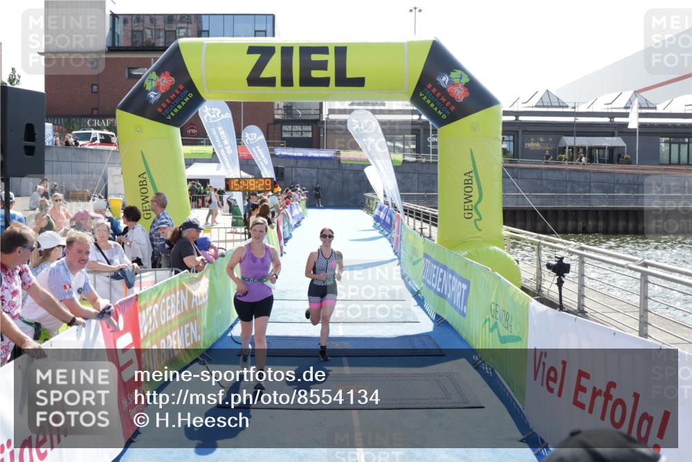 10.08.2025 - GEWOBA Citytriathlon Bremen H.Heesch http://msf.ph/oto/8554134 10.08.2025 15:49:33 Ziel 6, 364, 476, 477 meine-sportfotos.de