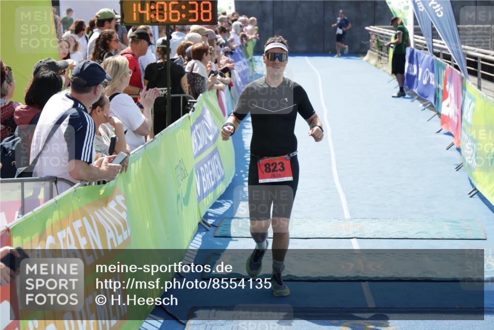 10.08.2025 - GEWOBA Citytriathlon Bremen H.Heesch http://msf.ph/oto/8554135 10.08.2025 14:06:42 Ziel 823 meine-sportfotos.de