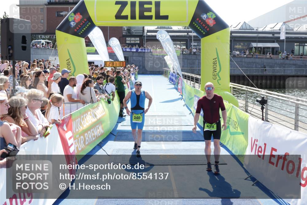10.08.2025 - GEWOBA Citytriathlon Bremen H.Heesch http://msf.ph/oto/8554137 10.08.2025 15:17:17 Ziel 240 meine-sportfotos.de