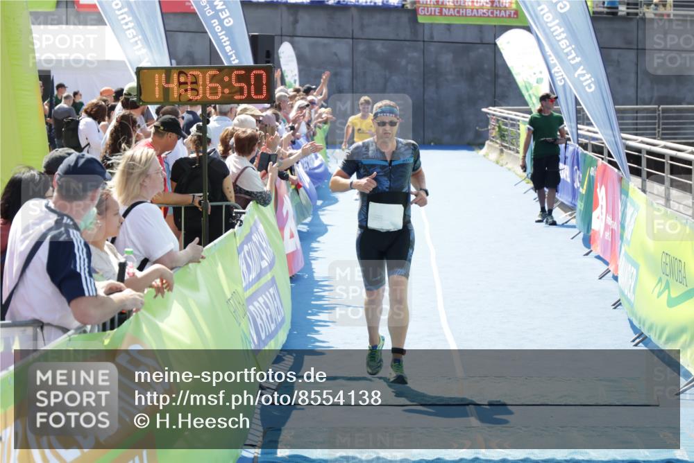 10.08.2025 - GEWOBA Citytriathlon Bremen H.Heesch http://msf.ph/oto/8554138 10.08.2025 14:06:53 Ziel 576, 788 meine-sportfotos.de