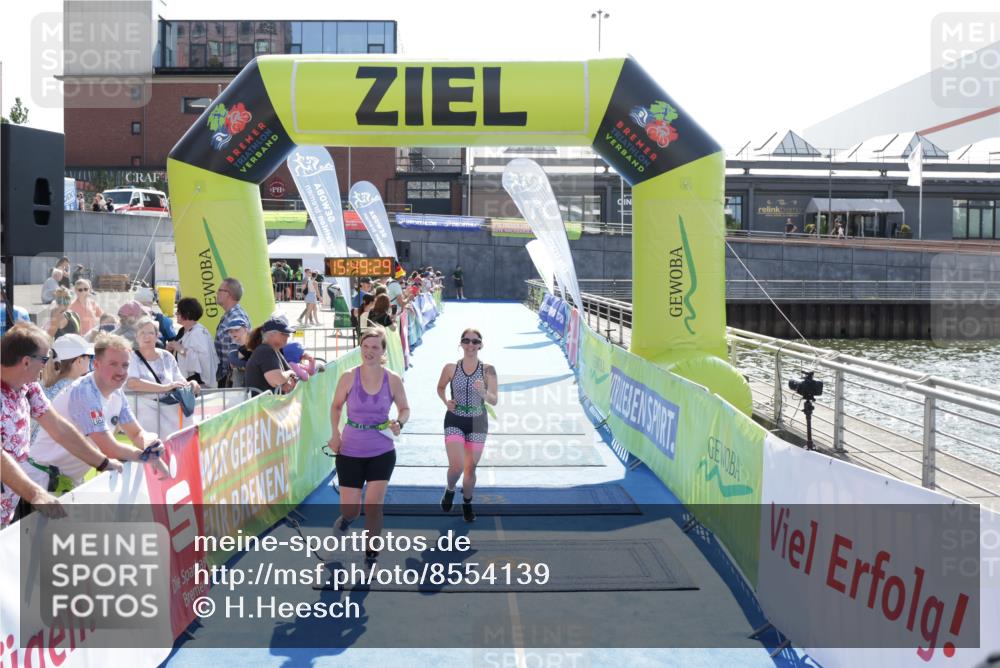 10.08.2025 - GEWOBA Citytriathlon Bremen H.Heesch http://msf.ph/oto/8554139 10.08.2025 15:49:33 Ziel 6, 364, 476, 477 meine-sportfotos.de