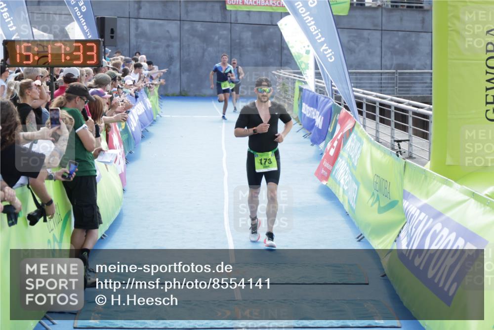 10.08.2025 - GEWOBA Citytriathlon Bremen H.Heesch http://msf.ph/oto/8554141 10.08.2025 15:17:37 Ziel 173 meine-sportfotos.de
