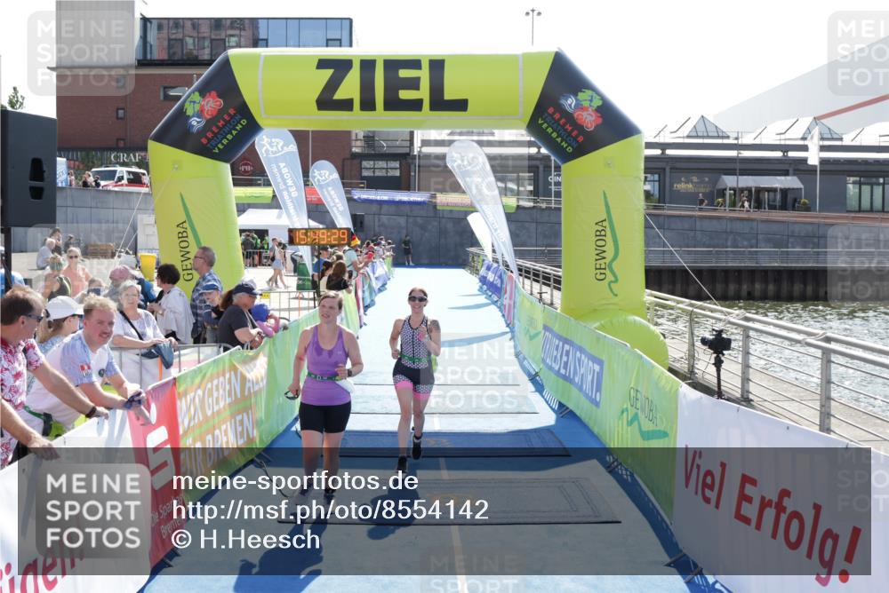 10.08.2025 - GEWOBA Citytriathlon Bremen H.Heesch http://msf.ph/oto/8554142 10.08.2025 15:49:33 Ziel 6, 364, 476, 477 meine-sportfotos.de