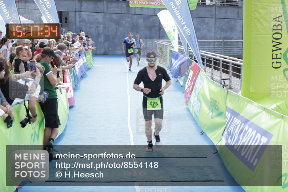 10.08.2025 - GEWOBA Citytriathlon Bremen H.Heesch http://msf.ph/oto/8554148 10.08.2025 15:17:38 Ziel 173 meine-sportfotos.de