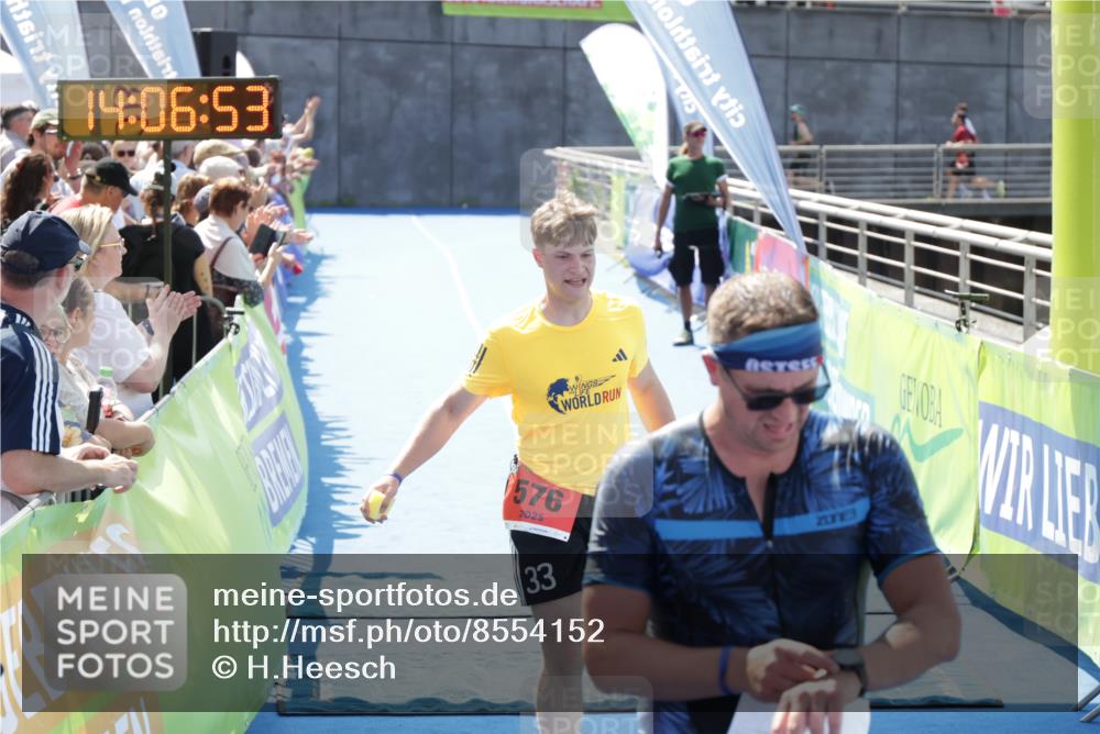 10.08.2025 - GEWOBA Citytriathlon Bremen H.Heesch http://msf.ph/oto/8554152 10.08.2025 14:06:57 Ziel 576, 788 meine-sportfotos.de