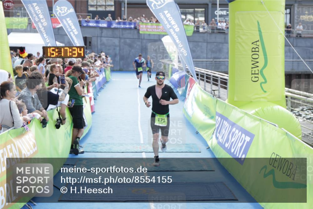 10.08.2025 - GEWOBA Citytriathlon Bremen H.Heesch http://msf.ph/oto/8554155 10.08.2025 15:17:38 Ziel 173 meine-sportfotos.de