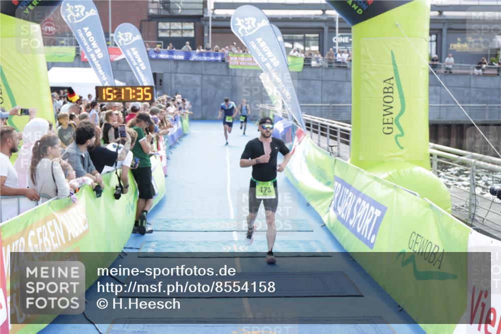 10.08.2025 - GEWOBA Citytriathlon Bremen H.Heesch http://msf.ph/oto/8554158 10.08.2025 15:17:39 Ziel 173 meine-sportfotos.de