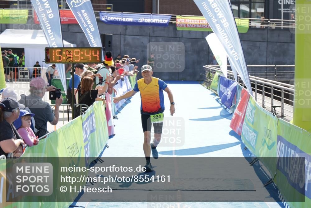 10.08.2025 - GEWOBA Citytriathlon Bremen H.Heesch http://msf.ph/oto/8554161 10.08.2025 15:49:48 Ziel 324 meine-sportfotos.de