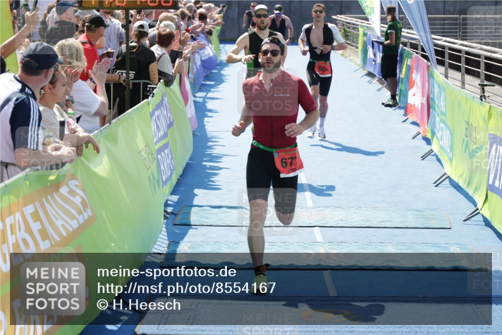 10.08.2025 - GEWOBA Citytriathlon Bremen H.Heesch http://msf.ph/oto/8554167 10.08.2025 14:07:09 Ziel 606, 677, 812 meine-sportfotos.de
