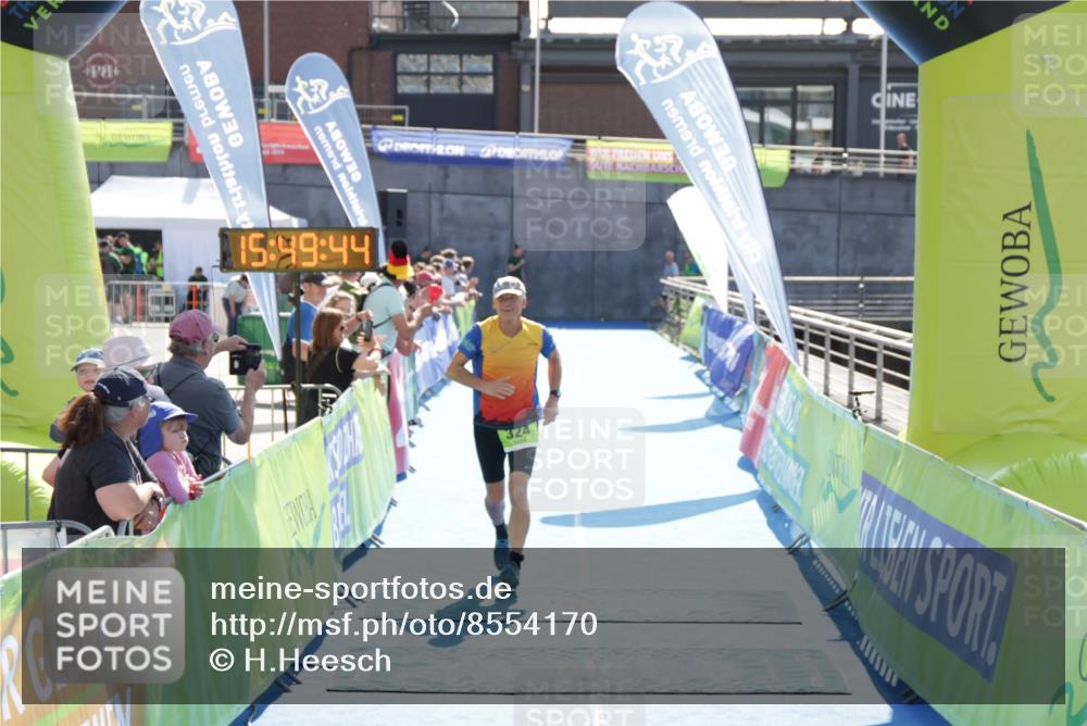10.08.2025 - GEWOBA Citytriathlon Bremen H.Heesch http://msf.ph/oto/8554170 10.08.2025 15:49:48 Ziel 324 meine-sportfotos.de