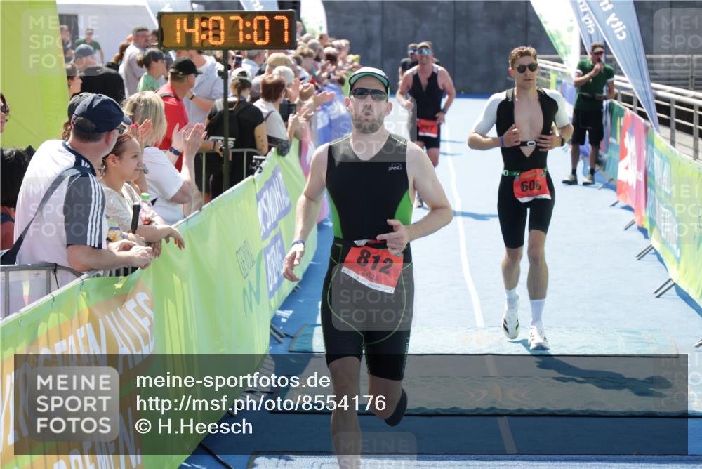 10.08.2025 - GEWOBA Citytriathlon Bremen H.Heesch http://msf.ph/oto/8554176 10.08.2025 14:07:11 Ziel 606, 677, 812 meine-sportfotos.de