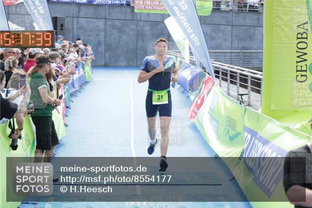10.08.2025 - GEWOBA Citytriathlon Bremen H.Heesch http://msf.ph/oto/8554177 10.08.2025 15:17:43 Ziel 31, 173, 312 meine-sportfotos.de