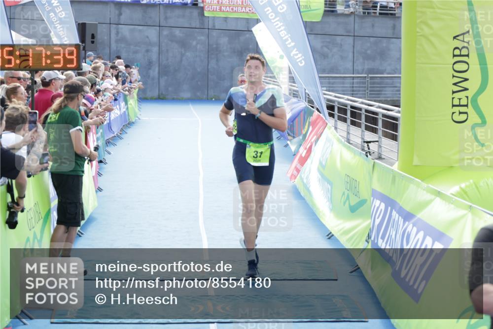 10.08.2025 - GEWOBA Citytriathlon Bremen H.Heesch http://msf.ph/oto/8554180 10.08.2025 15:17:43 Ziel 31, 173, 312 meine-sportfotos.de