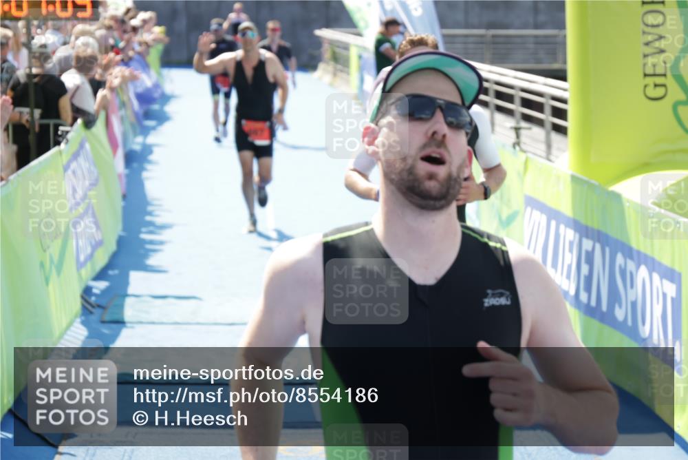 10.08.2025 - GEWOBA Citytriathlon Bremen H.Heesch http://msf.ph/oto/8554186 10.08.2025 14:07:12 Ziel 606, 677, 812, 867 meine-sportfotos.de