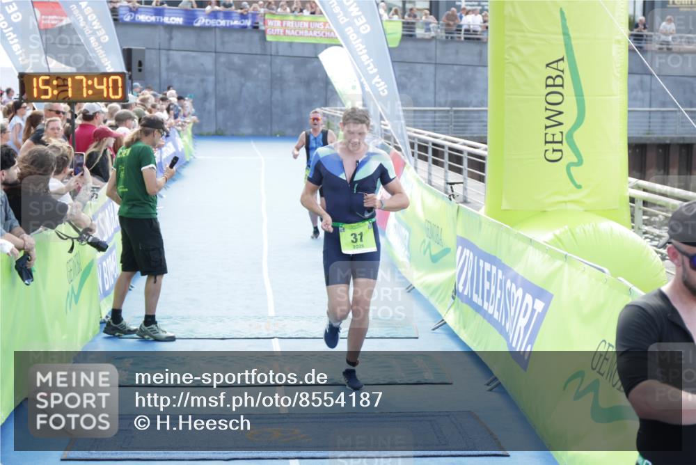 10.08.2025 - GEWOBA Citytriathlon Bremen H.Heesch http://msf.ph/oto/8554187 10.08.2025 15:17:44 Ziel 31, 173, 312 meine-sportfotos.de