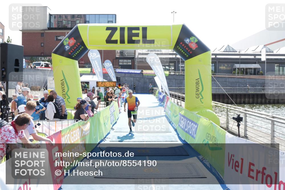 10.08.2025 - GEWOBA Citytriathlon Bremen H.Heesch http://msf.ph/oto/8554190 10.08.2025 15:49:48 Ziel 324 meine-sportfotos.de