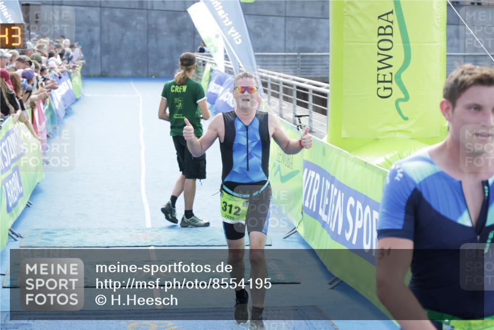 10.08.2025 - GEWOBA Citytriathlon Bremen H.Heesch http://msf.ph/oto/8554195 10.08.2025 15:17:47 Ziel 31, 312 meine-sportfotos.de