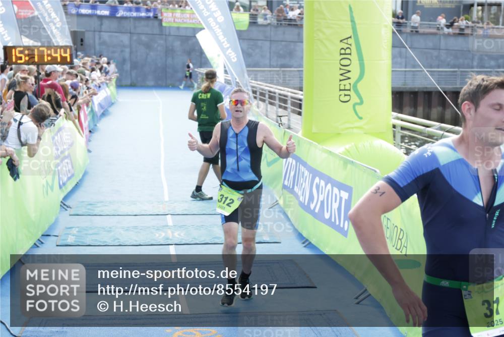 10.08.2025 - GEWOBA Citytriathlon Bremen H.Heesch http://msf.ph/oto/8554197 10.08.2025 15:17:48 Ziel 31, 312 meine-sportfotos.de