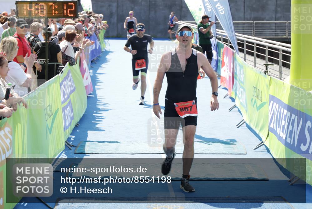 10.08.2025 - GEWOBA Citytriathlon Bremen H.Heesch http://msf.ph/oto/8554198 10.08.2025 14:07:15 Ziel 606, 677, 727, 812, 837, 867 meine-sportfotos.de