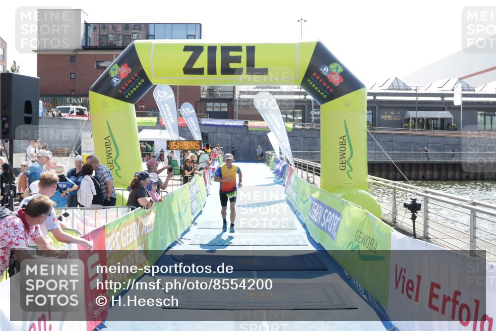 10.08.2025 - GEWOBA Citytriathlon Bremen H.Heesch http://msf.ph/oto/8554200 10.08.2025 15:49:49 Ziel 324 meine-sportfotos.de