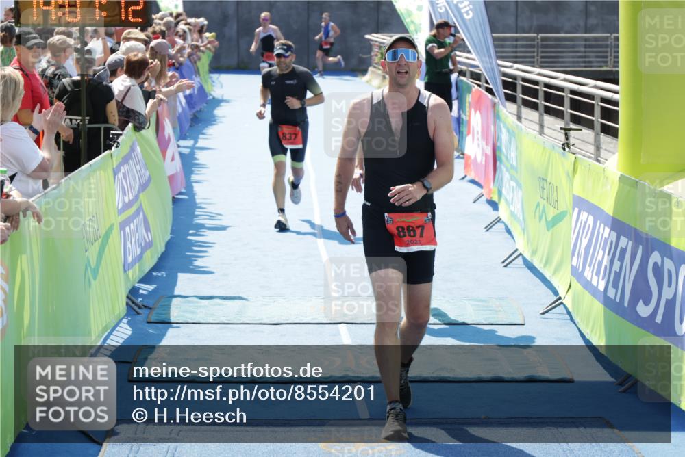 10.08.2025 - GEWOBA Citytriathlon Bremen H.Heesch http://msf.ph/oto/8554201 10.08.2025 14:07:15 Ziel 606, 677, 727, 812, 837, 867 meine-sportfotos.de