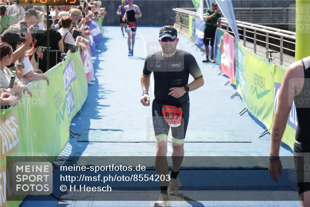 10.08.2025 - GEWOBA Citytriathlon Bremen H.Heesch http://msf.ph/oto/8554203 10.08.2025 14:07:18 Ziel 606, 621, 677, 727, 812, 837, 867 meine-sportfotos.de
