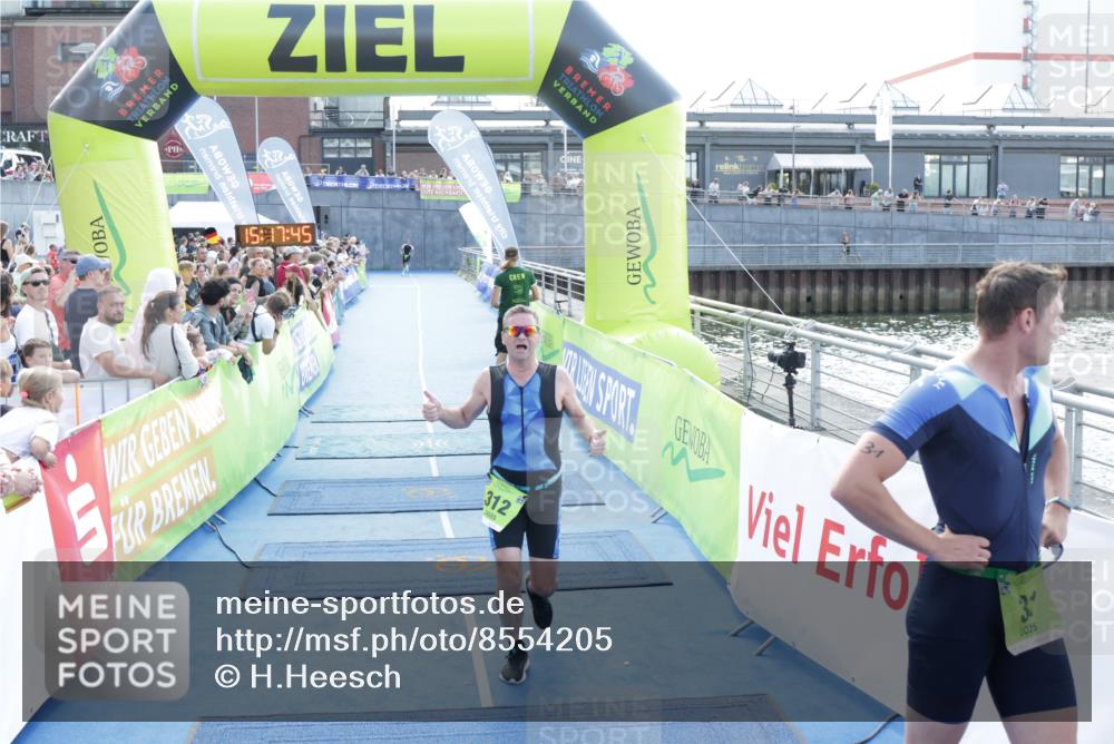 10.08.2025 - GEWOBA Citytriathlon Bremen H.Heesch http://msf.ph/oto/8554205 10.08.2025 15:17:49 Ziel 31, 312 meine-sportfotos.de