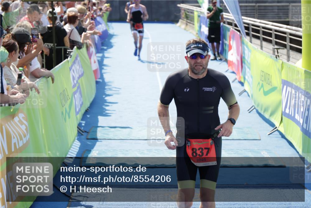 10.08.2025 - GEWOBA Citytriathlon Bremen H.Heesch http://msf.ph/oto/8554206 10.08.2025 14:07:19 Ziel 606, 621, 727, 837, 867 meine-sportfotos.de