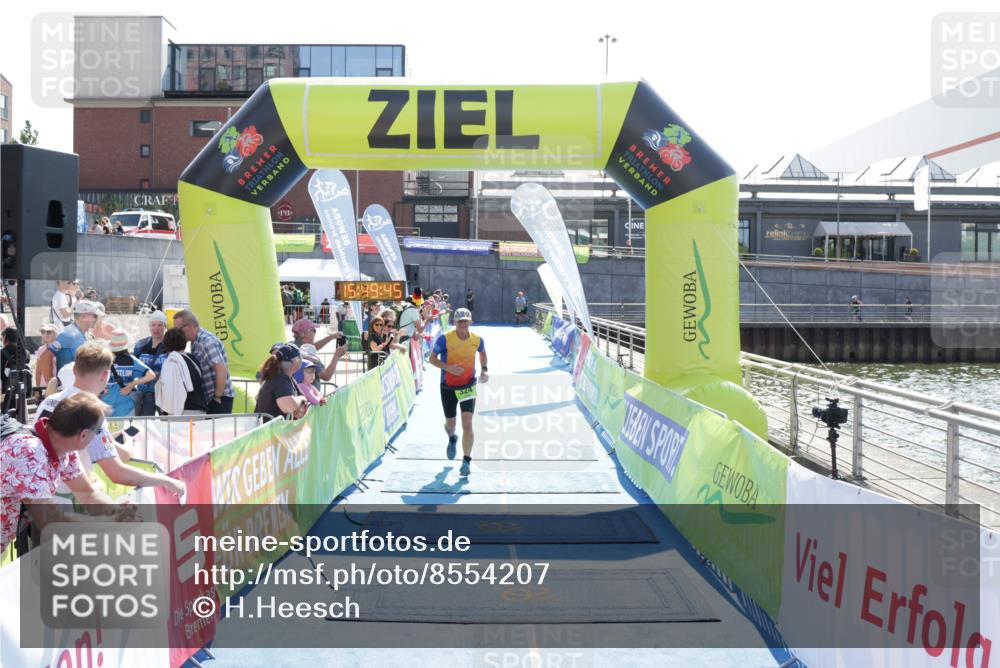 10.08.2025 - GEWOBA Citytriathlon Bremen H.Heesch http://msf.ph/oto/8554207 10.08.2025 15:49:49 Ziel 324 meine-sportfotos.de