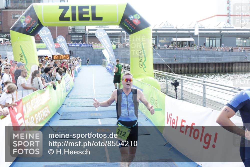 10.08.2025 - GEWOBA Citytriathlon Bremen H.Heesch http://msf.ph/oto/8554210 10.08.2025 15:17:49 Ziel 31, 312 meine-sportfotos.de