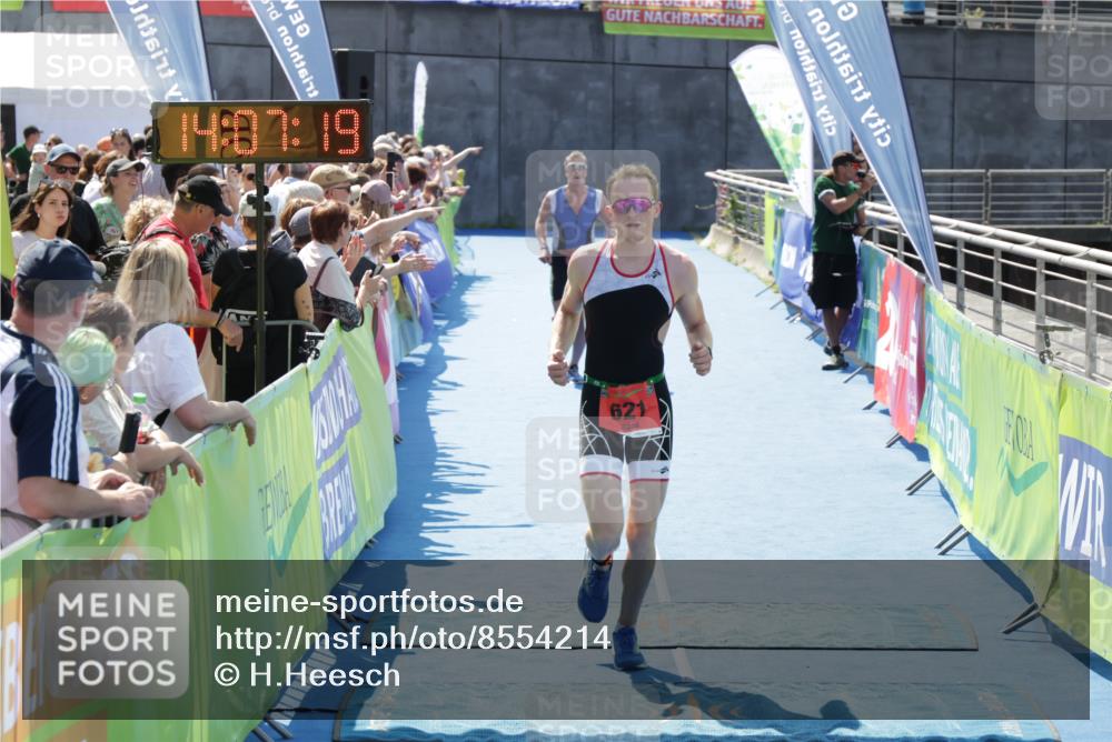 10.08.2025 - GEWOBA Citytriathlon Bremen H.Heesch http://msf.ph/oto/8554214 10.08.2025 14:07:23 Ziel 621, 727, 837, 867, 898 meine-sportfotos.de