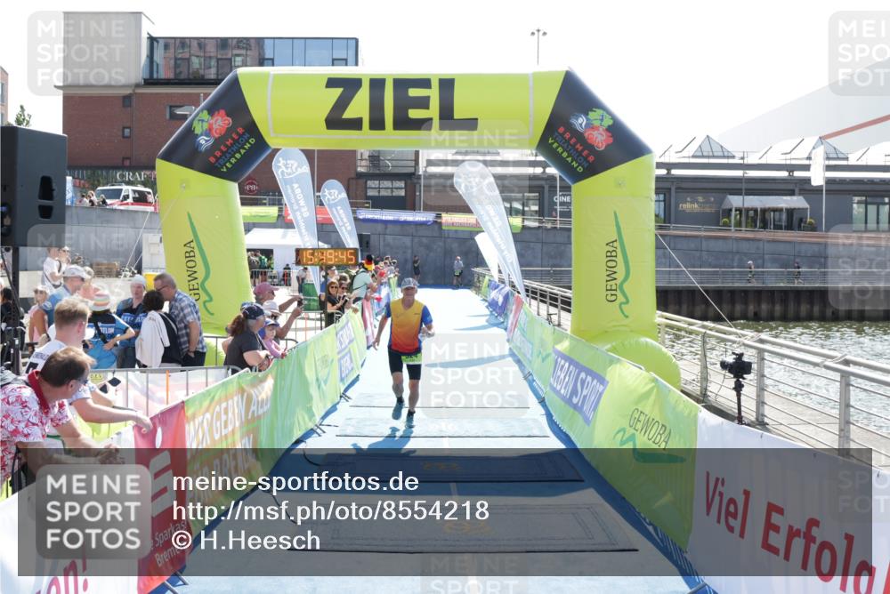 10.08.2025 - GEWOBA Citytriathlon Bremen H.Heesch http://msf.ph/oto/8554218 10.08.2025 15:49:49 Ziel 324 meine-sportfotos.de